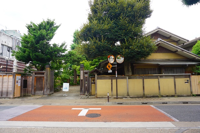 kurasinomiti 文京区観光名所「旧安田楠雄邸庭園」千駄木の魅力とは？