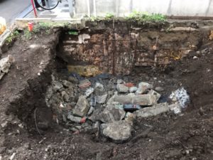 【古家解体】買った土地から大量のガラ発見！撤去費用は買主？売主？